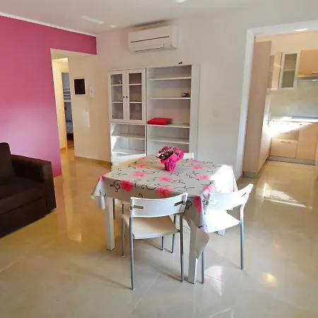 Iris-2 Apartman *