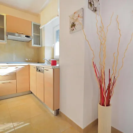 Iris-2 Apartman *